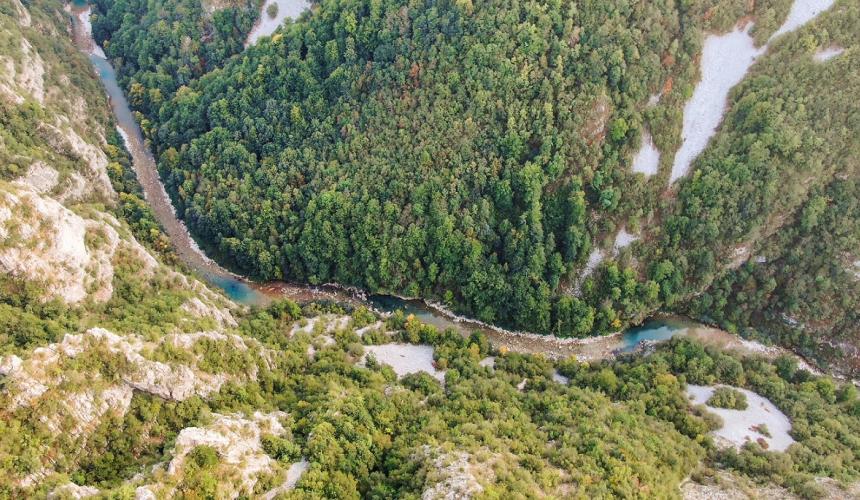 Die wunderschöne, aber bedrohte Komarnica-Schlucht in Montenegro. © Dobrica Mitrović