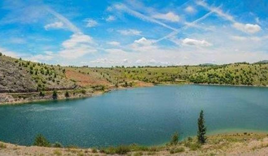 See Peruća: hier soll das Wärmekraftwerk gebaut werden © Courtesy of the Ne daj se, Cetino! - Spasimo Peruću i Cetinu od termoelektrane! Facebook group