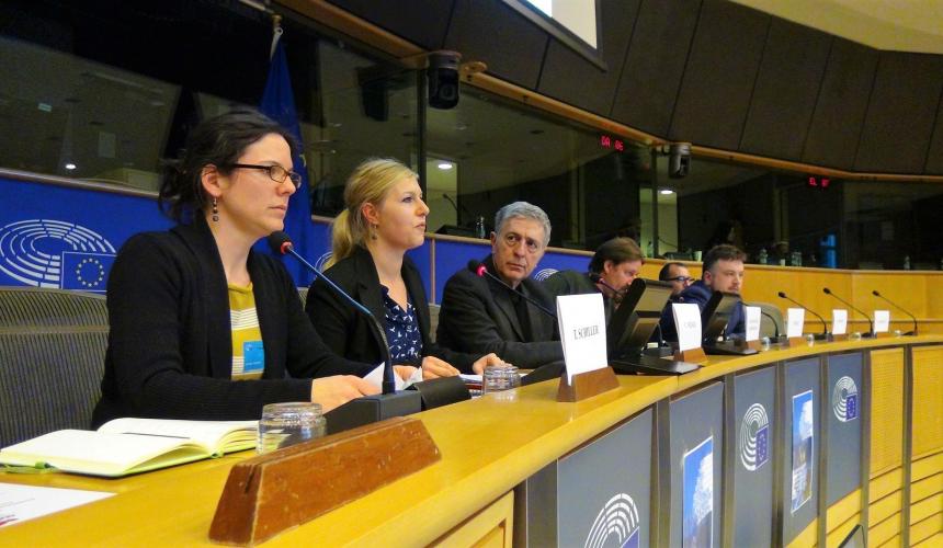 Cornelia Wieser (Riverwatch) and Theresa Schiller (EuroNatur) presenting the Eco-Masterplan for Balkan Rivers in the European Parliament © Vasileios Katsardis