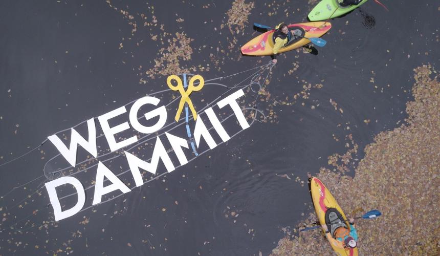 Naturschutzorgnisationen plädieren für Abriss statt Neubau: „Das Kraftwerk Rosenburg ist für die Stromproduktion und die Klimabilanz des Landes völlig unbedeutend, da gibt es bessere Alternativen. Statt mehr Kraftwerke brauchen wir mehr Natur, aus meiner Sicht sollte das alte Wehr geöffnet und der Kamp wieder frei fließen könnte.“ sagt Ulrich Eichelmann, Riverwatch © Riverwatch