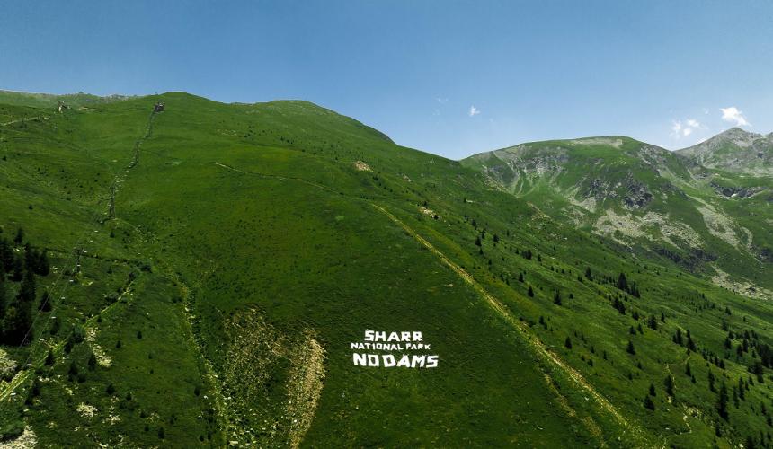 With this visual action, the activists aim to draw attention to four dams illegally built within the national park © EcoZ