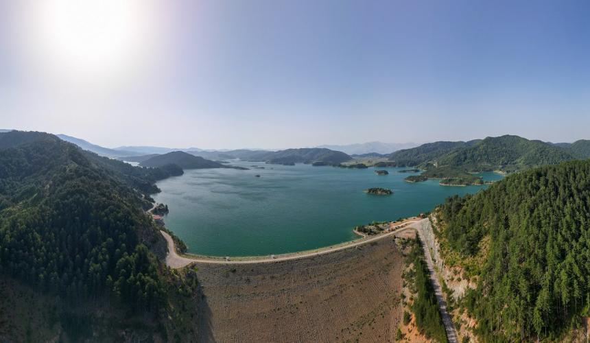 The Aoos Springs dam completely cuts off water flow to the river’s downstream section © Joshua D. Lim