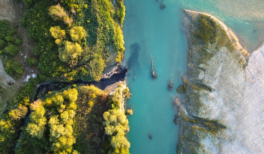 In June 2025, crude oil was seen spilling into the Vjosa near Pocem. © Riverwatch