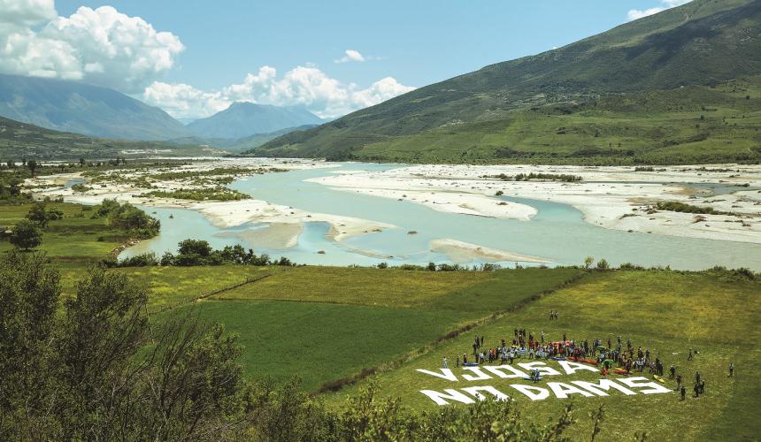 Die Vjosa in Albanien ist der letzte große Wildfluss Europas außerhalb Russlands. 38 Wasserkraftprojekte sind an der Vjosa und ihren Zuflüssen geplant. © Andrew Burr