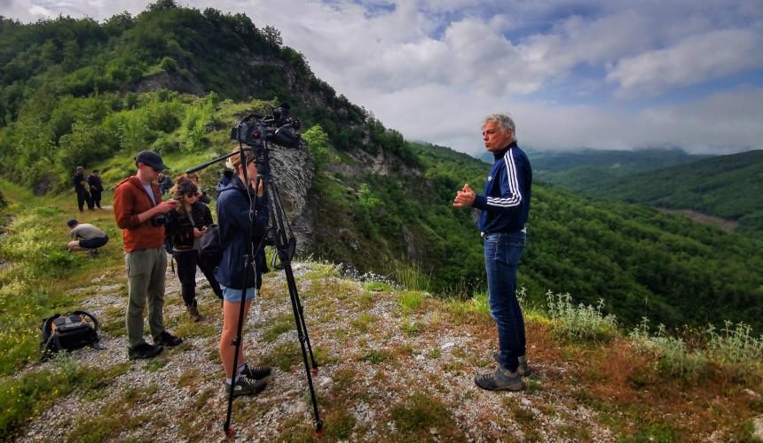 Ulli Eichelmann giving an interview near the dam construction site in Ulog © Vladimir Tadic
