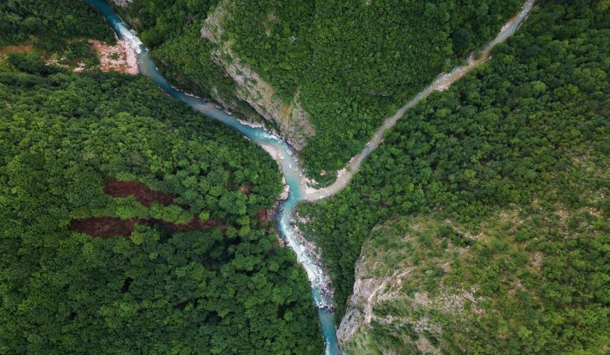 In the six Western Balkan states there are still untouched rivers and river sections that are ecologically very valuable; here the confluence of the Ljuta and Neretva in Bosnia-Herzegovina. © Joshua David Lim