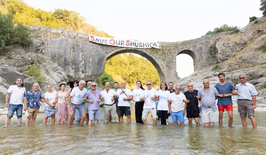 The human chain between the Brave Women of Kruščica and the locals of Shushica symbolized strength and interconnectedness in this fight against the water abstraction project © Brotive Studio