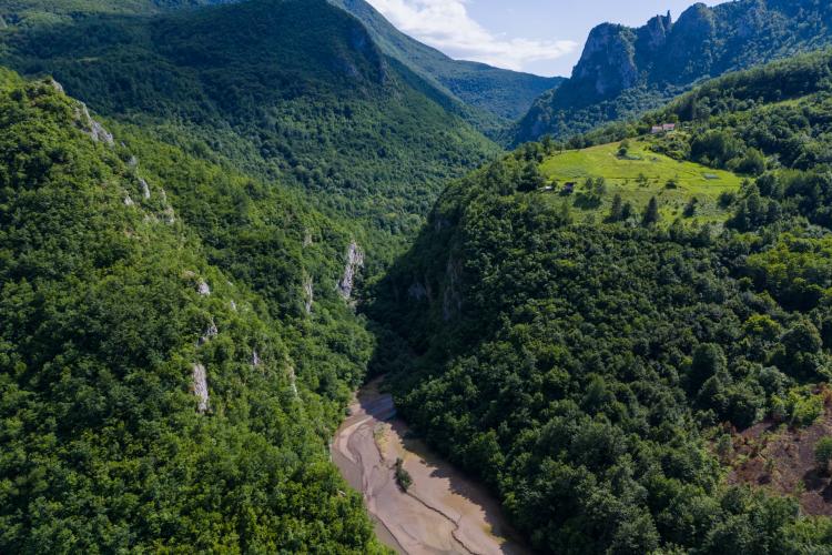 Der Zusammenfluss des Flusses Janjina mit der Drina © Bruno D'Amici