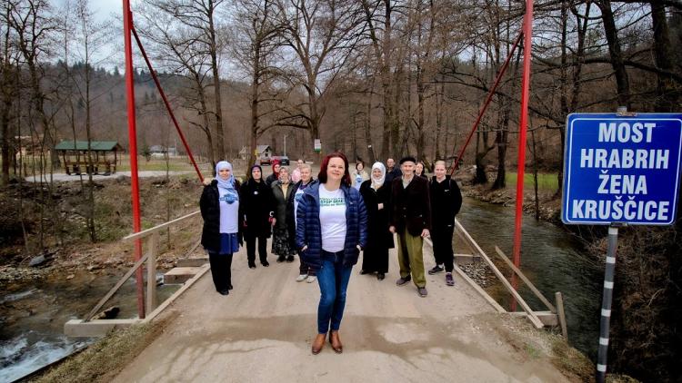 Maida Bilal received the award on behalf of the all the brave women of Kruščica. © Goldman Prize