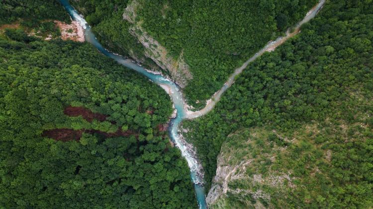In the six Western Balkan states there are still untouched rivers and river sections that are ecologically very valuable; here the confluence of the Ljuta and Neretva in Bosnia-Herzegovina. © Joshua David Lim