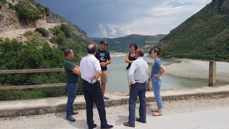 On-the-spot appraisal at the Vjosa. This is where the hydropower plant Pocem is projected to be built. © EuroNatur 