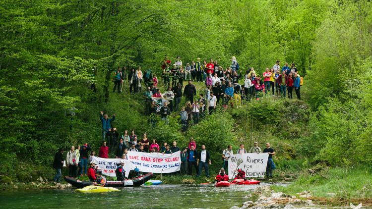 Save the Sana – stop KELAG: under this slogan, about 200 people protested at the Sana in Bosnia and Herzegovina today © Jan Pirnat