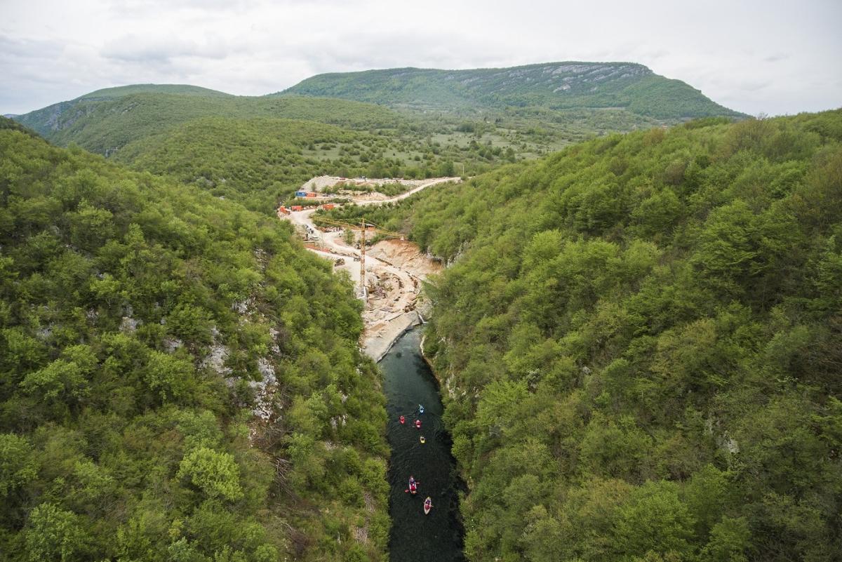 Medna construction site on the Sana in Bosnia: Austrian-German energy company KELAG is constructing a hydropower plant in the midst of a prime Huchen habitat. © Matic Oblak