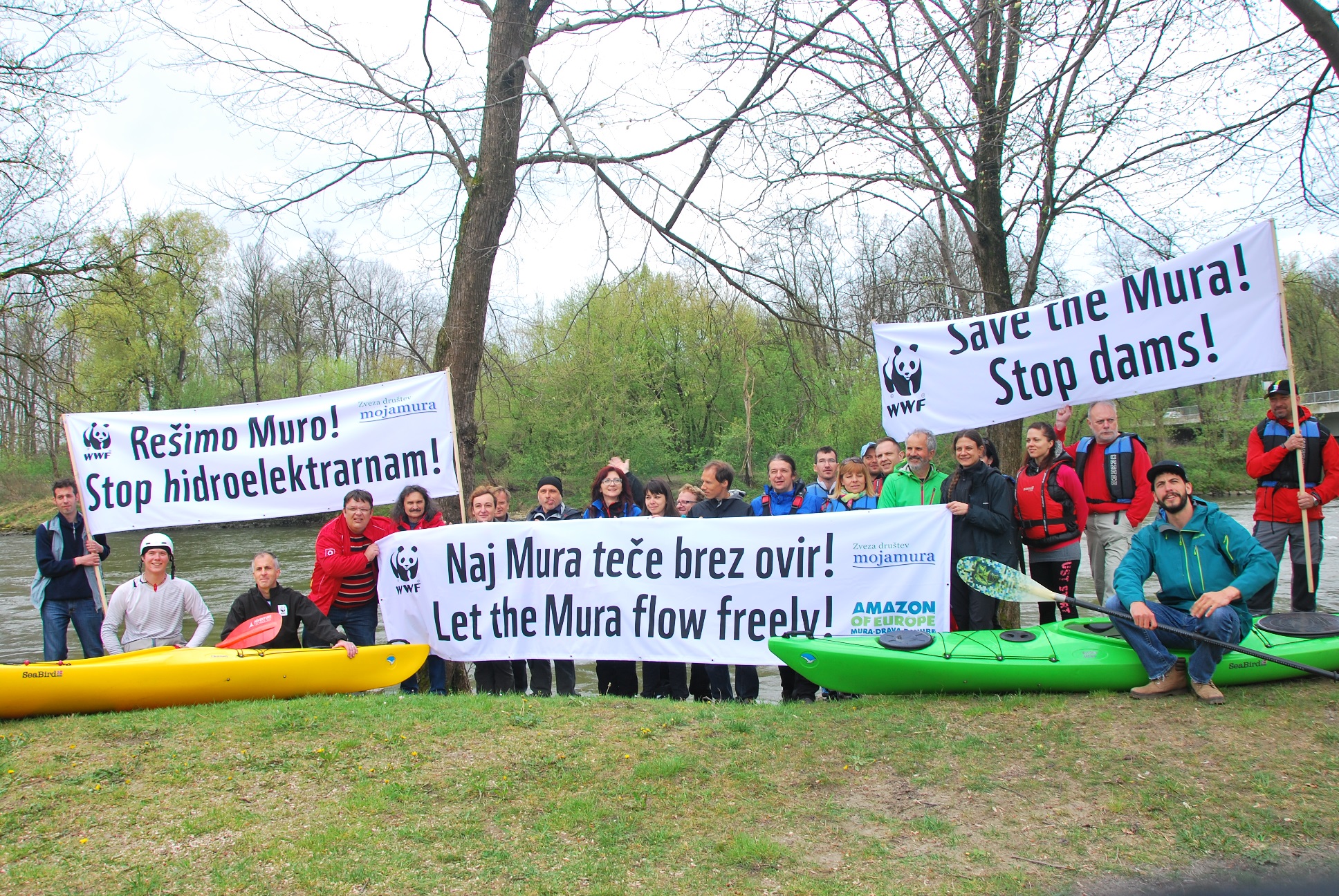 Protest gegen Wasserkraftwerke und für eine freifließende Mur © Gregor Domajnko