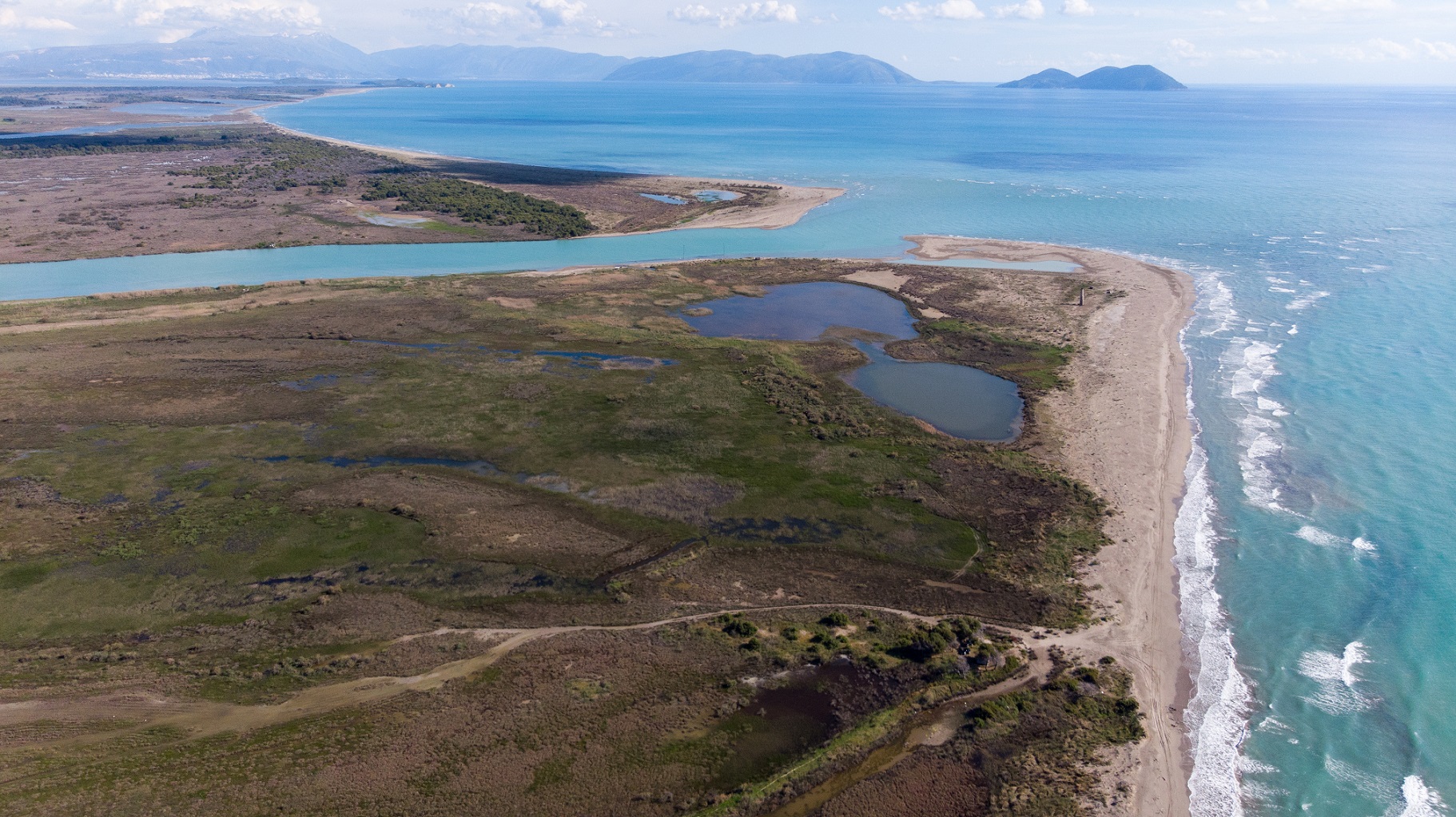 The Vjosa's mouth into die Adriatic Sea. Once sediments are being trapped behind the projected dam walls, significant coastal erosion would be the result. © Piotr Bednarek / Wolne Rzeki