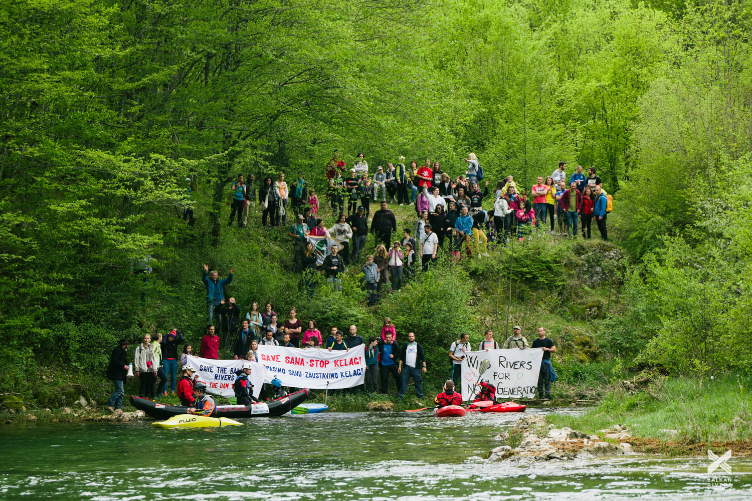 Save the Sana – stop KELAG: under this slogan, about 200 people protested at the Sana in Bosnia and Herzegovina today © Jan Pirnat